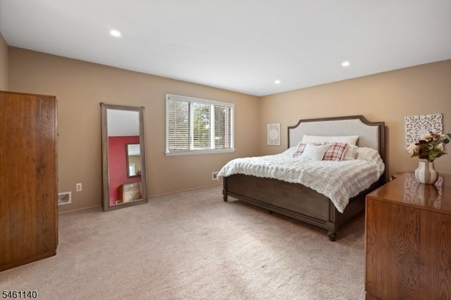 3 Wythe Cir, Hillsborough Twp., NJ 08844