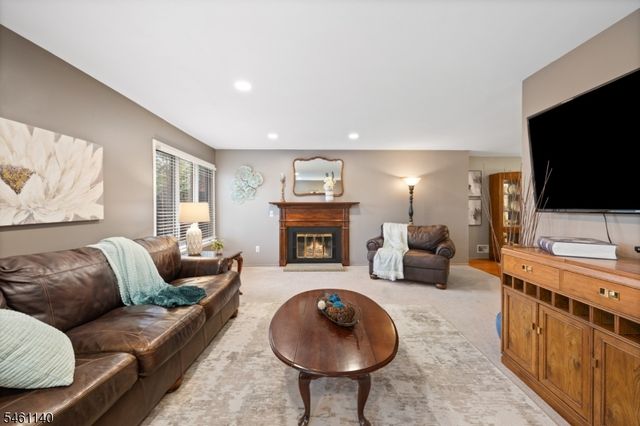 3 Wythe Cir, Hillsborough Twp., NJ 08844