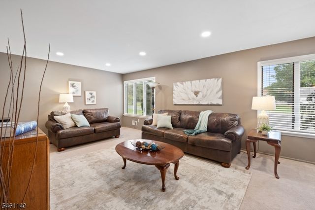 3 Wythe Cir, Hillsborough Twp., NJ 08844