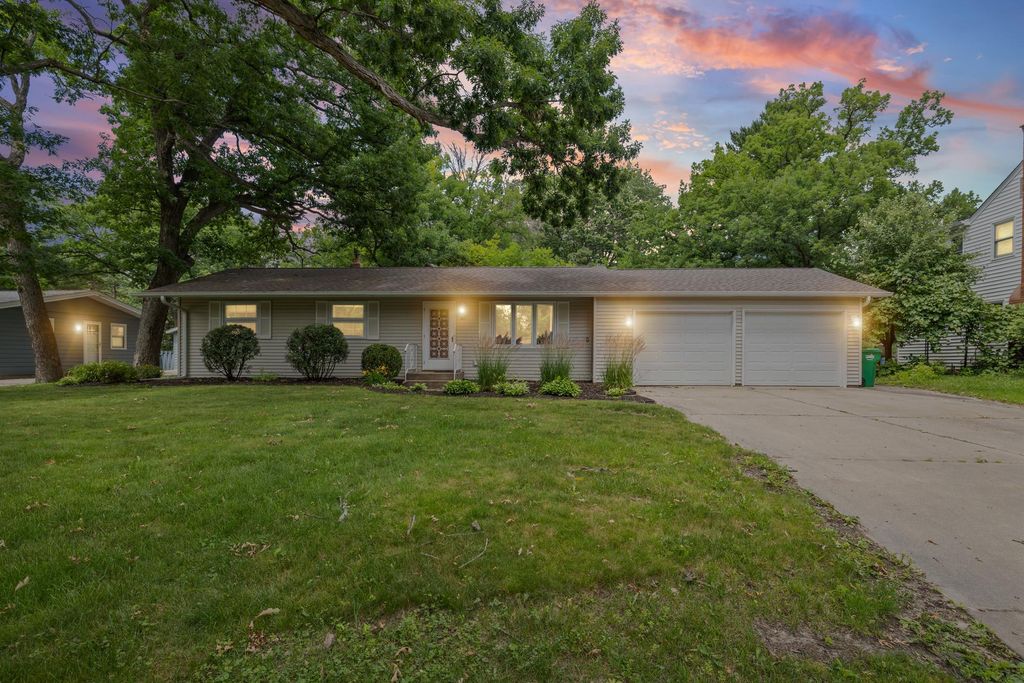 605 Arner Avenue, Shoreview, MN 55126 — photo 2