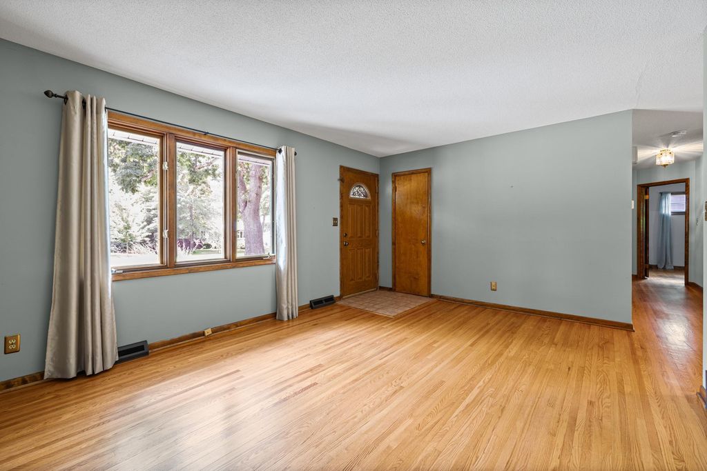 605 Arner Avenue, Shoreview, MN 55126 — photo 3