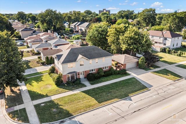 8000 W Lake Street, Niles, IL 60714