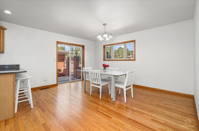 8000 W Lake Street, Niles, IL 60714