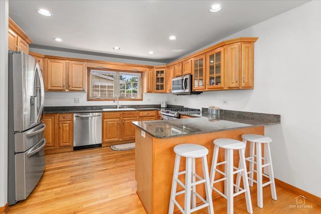 8000 W Lake Street, Niles, IL 60714