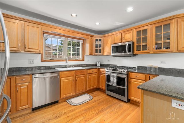 8000 W Lake Street, Niles, IL 60714