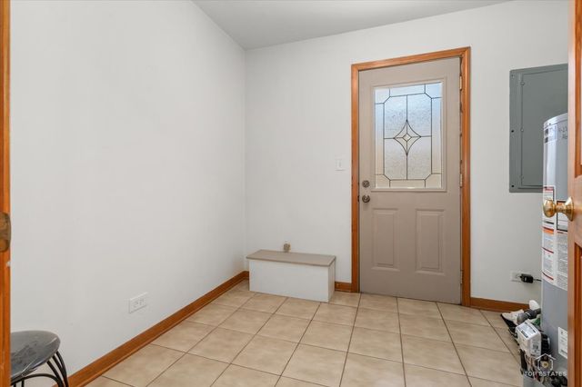8000 W Lake Street, Niles, IL 60714