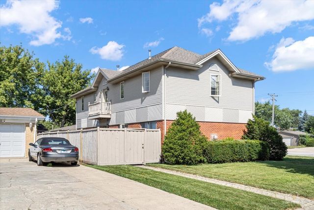 8000 W Lake Street, Niles, IL 60714