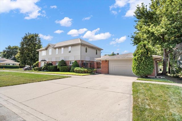 8000 W Lake Street, Niles, IL 60714
