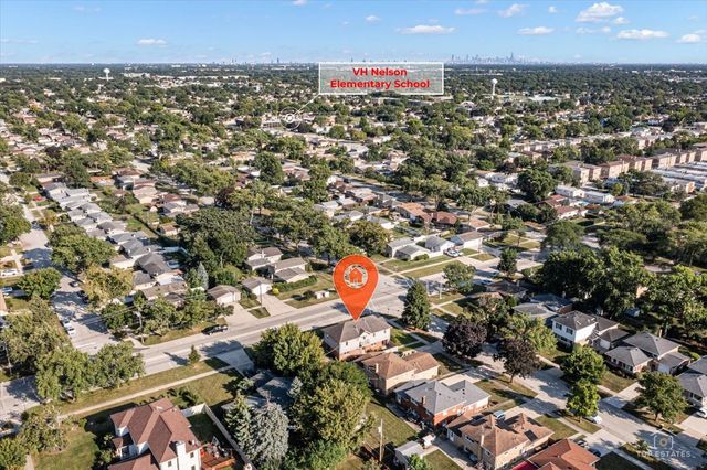 8000 W Lake Street, Niles, IL 60714