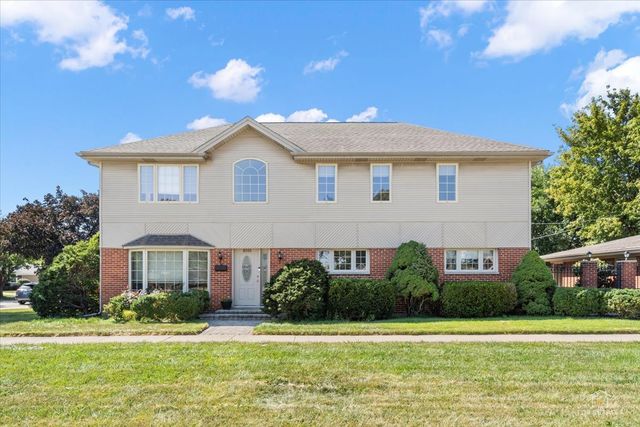 8000 W Lake Street, Niles, IL 60714