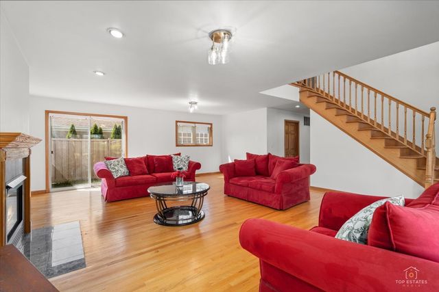 8000 W Lake Street, Niles, IL 60714