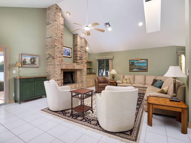 206 Thornton Court, Palm Beach Gardens, FL 33418