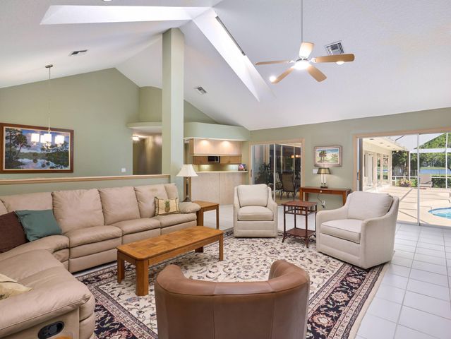 206 Thornton Court, Palm Beach Gardens, FL 33418