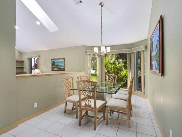 206 Thornton Court, Palm Beach Gardens, FL 33418