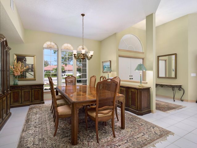 206 Thornton Court, Palm Beach Gardens, FL 33418