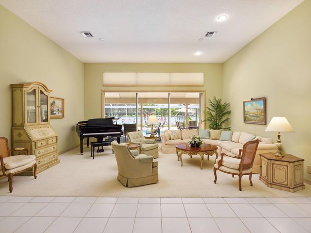 206 Thornton Court, Palm Beach Gardens, FL 33418