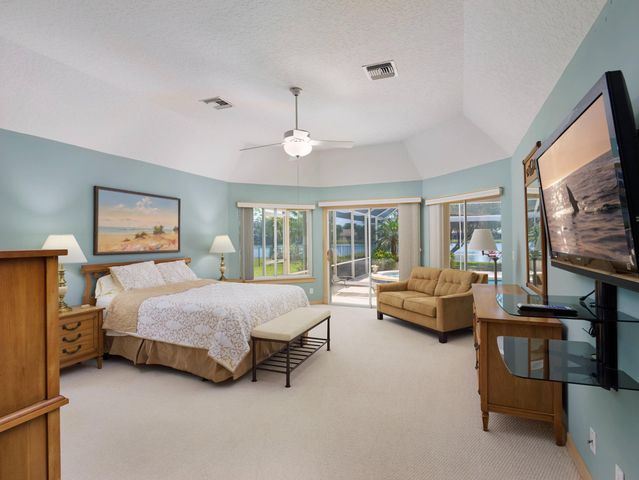 206 Thornton Court, Palm Beach Gardens, FL 33418