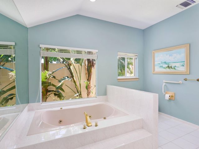 206 Thornton Court, Palm Beach Gardens, FL 33418