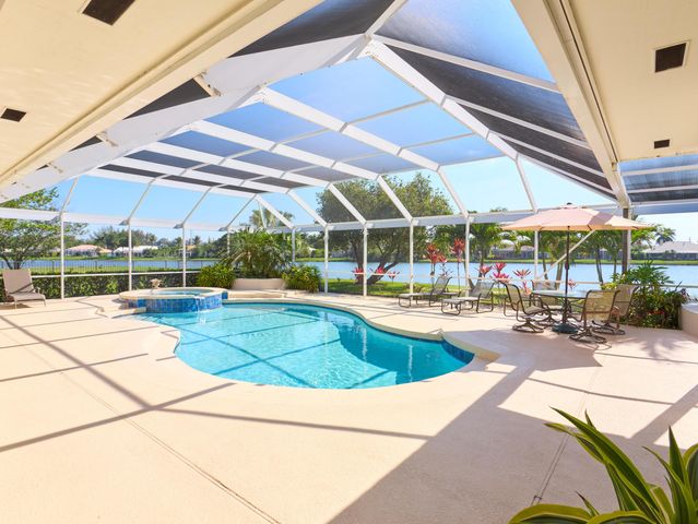 206 Thornton Court, Palm Beach Gardens, FL 33418