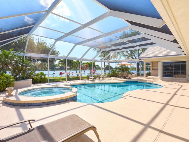 206 Thornton Court, Palm Beach Gardens, FL 33418