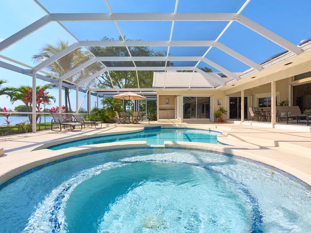 206 Thornton Court, Palm Beach Gardens, FL 33418