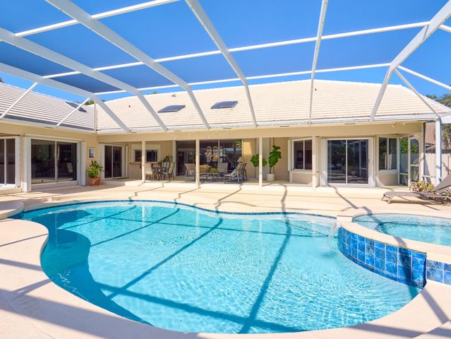 206 Thornton Court, Palm Beach Gardens, FL 33418
