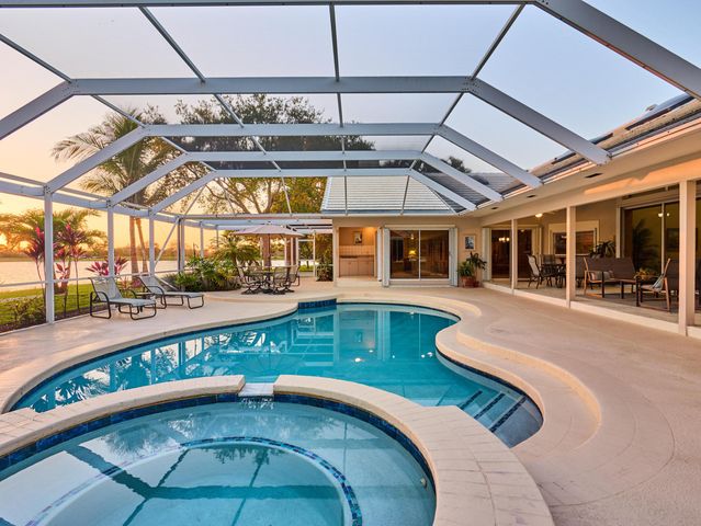 206 Thornton Court, Palm Beach Gardens, FL 33418