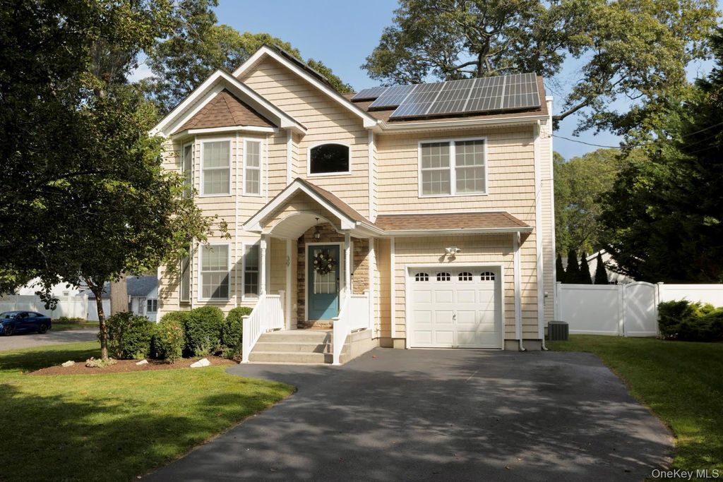 39 McGaw Avenue, Lake Grove, NY 11755