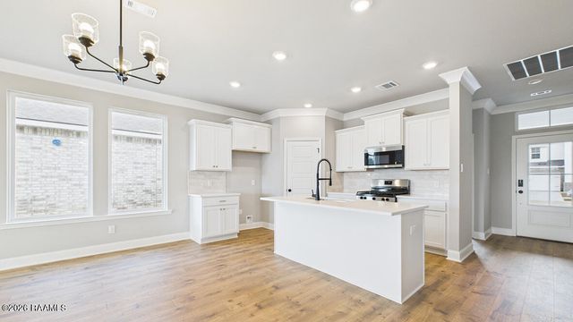 118 Belle Lake Drive, Lafayette, LA 70506