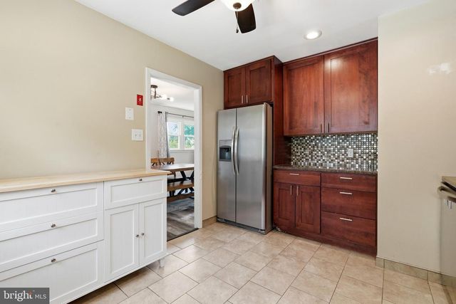 3703 JOHN DR, Brookhaven, PA 19015