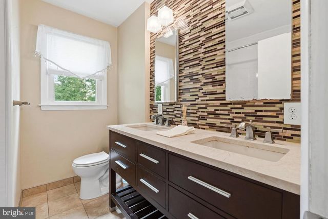 3703 JOHN DR, Brookhaven, PA 19015