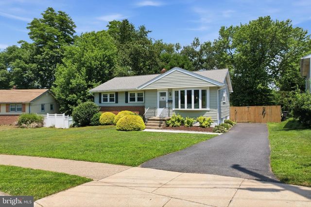 3703 JOHN DR, Brookhaven, PA 19015