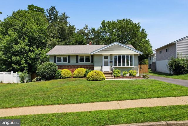 3703 JOHN DR, Brookhaven, PA 19015