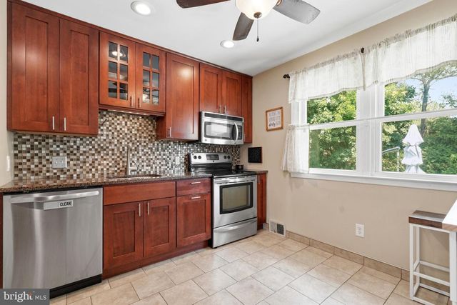 3703 JOHN DR, Brookhaven, PA 19015