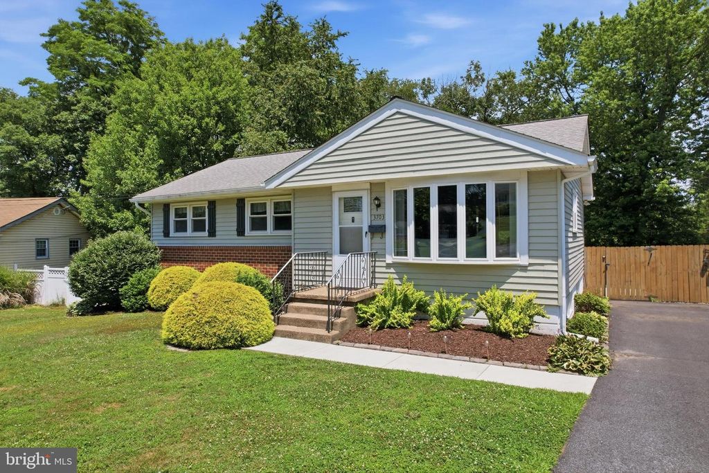 3703 JOHN DR, Brookhaven, PA 19015