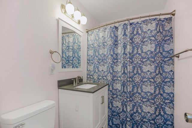 903 NE 67th Place, Gladstone, MO 64118