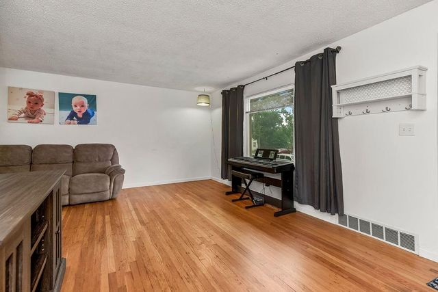 903 NE 67th Place, Gladstone, MO 64118