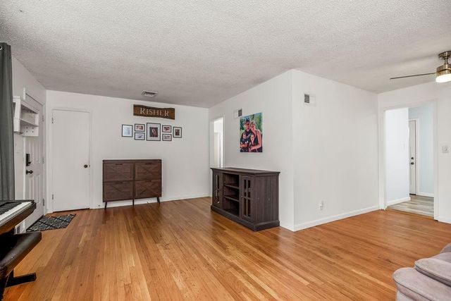 903 NE 67th Place, Gladstone, MO 64118
