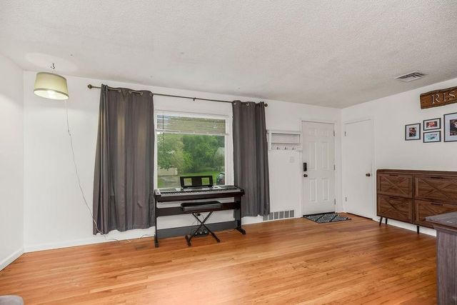 903 NE 67th Place, Gladstone, MO 64118