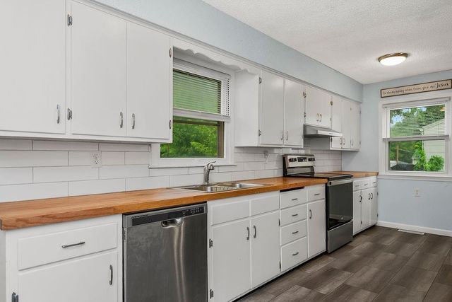 903 NE 67th Place, Gladstone, MO 64118