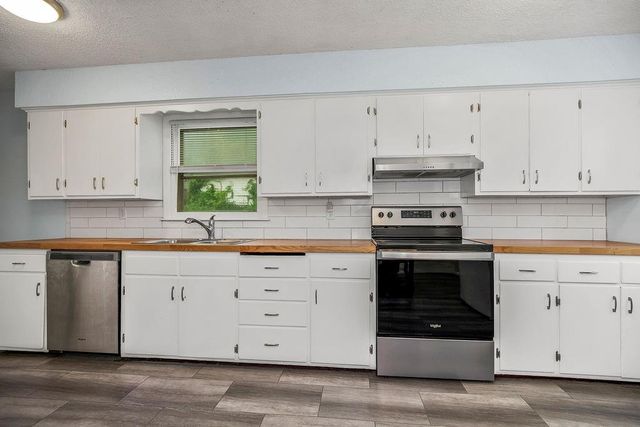 903 NE 67th Place, Gladstone, MO 64118