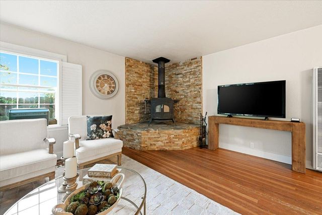 13272 La Barr Meadows Rd, Grass Valley, CA 95949