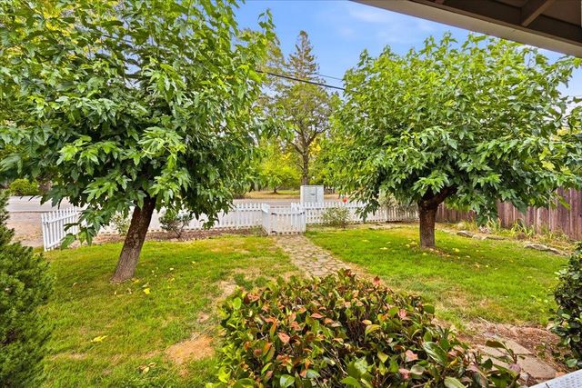 13272 La Barr Meadows Rd, Grass Valley, CA 95949