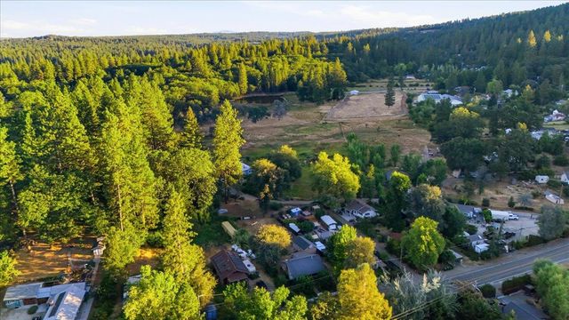 13272 La Barr Meadows Rd, Grass Valley, CA 95949