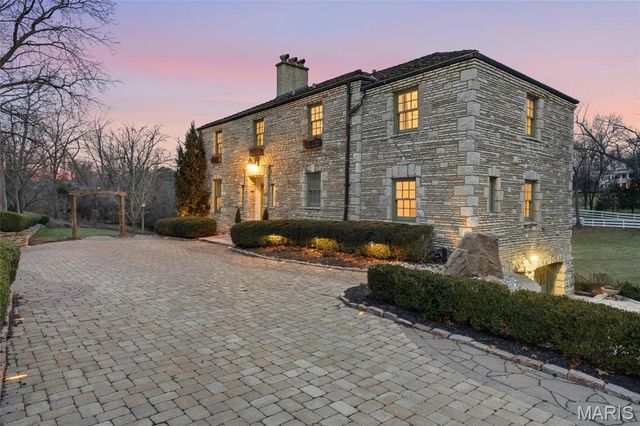 3 Countryside Lane, Frontenac, MO 63131