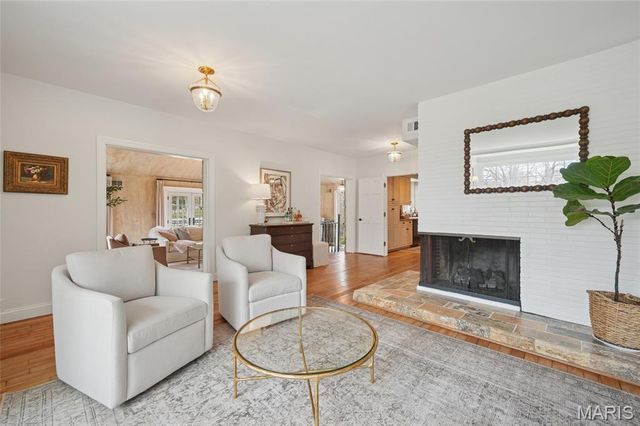 3 Countryside Lane, Frontenac, MO 63131