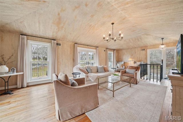 3 Countryside Lane, Frontenac, MO 63131