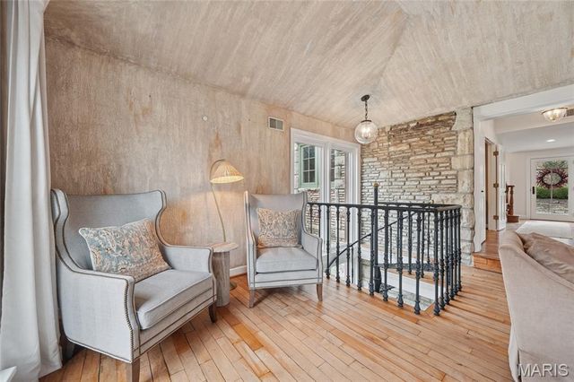 3 Countryside Lane, Frontenac, MO 63131