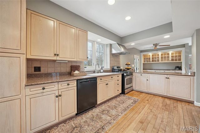 3 Countryside Lane, Frontenac, MO 63131