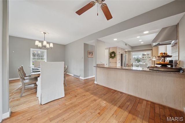 3 Countryside Lane, Frontenac, MO 63131